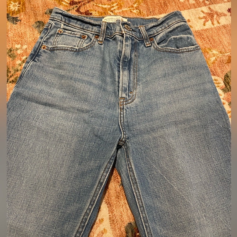 Abercrombie ‘90s slim straight ultra high rise, size 26